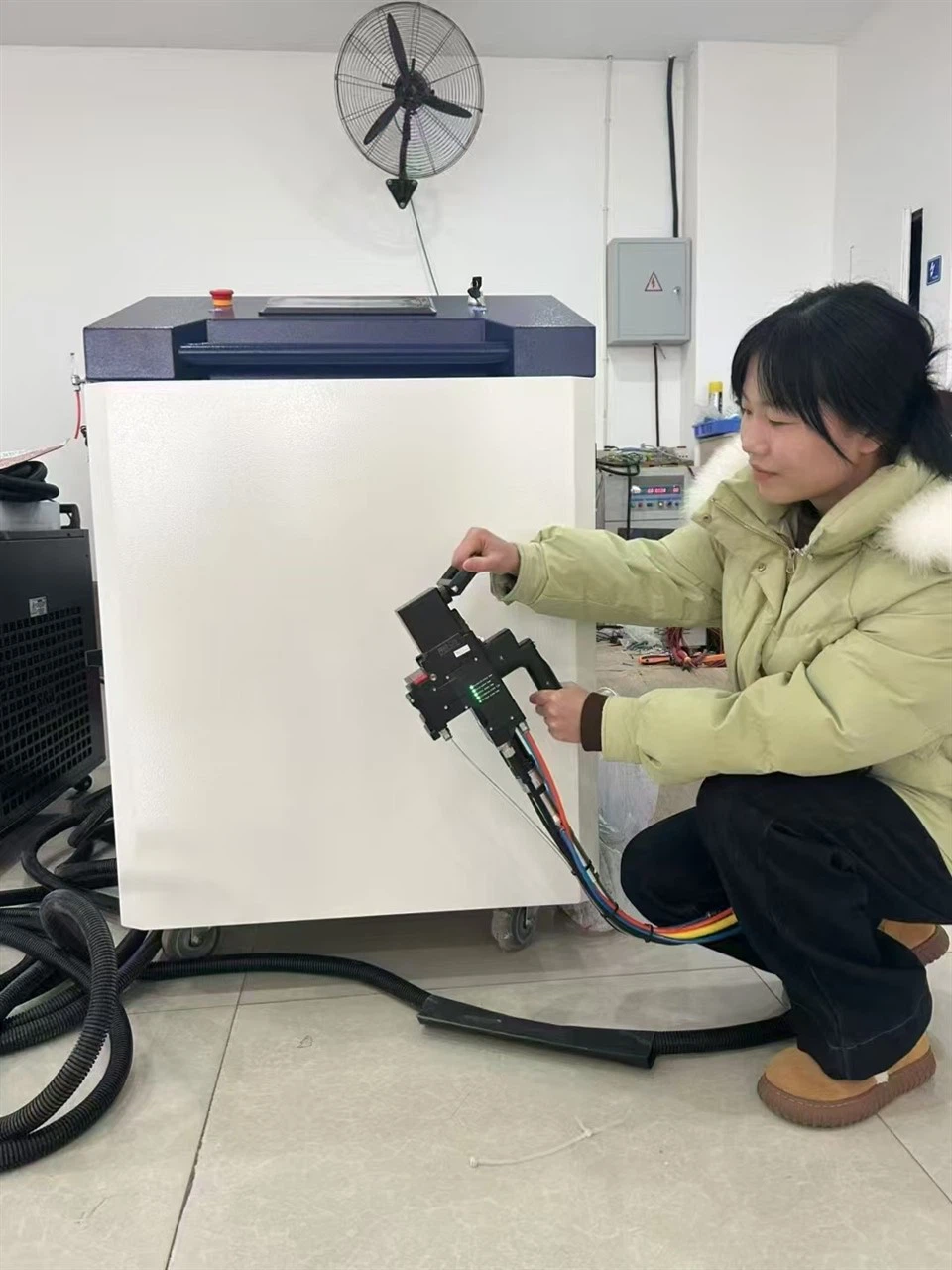 6000W Thick Rust Corrosion Layer Laser Cleaning Coating Remover For Offshore Construction Drilling